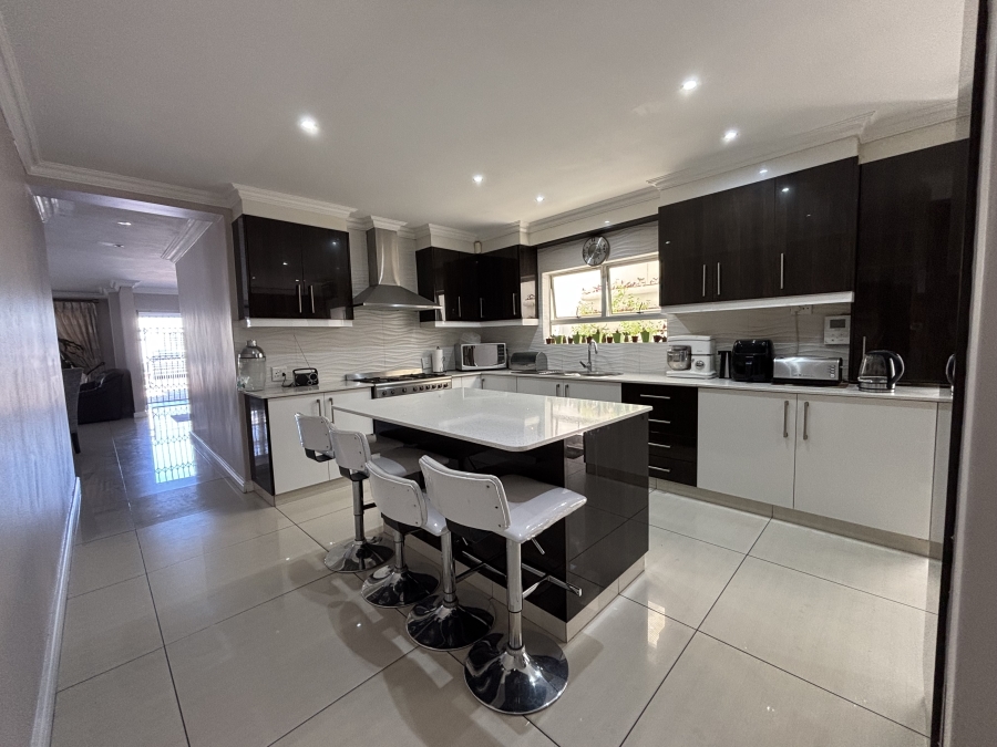 4 Bedroom Property for Sale in Surrey Estate Western Cape